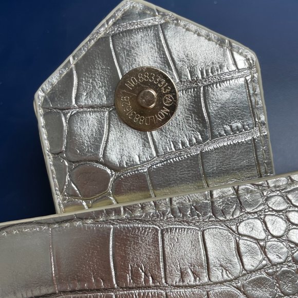 NWT JJ Winters Nikki Silver Clutch - Picture 8 of 11